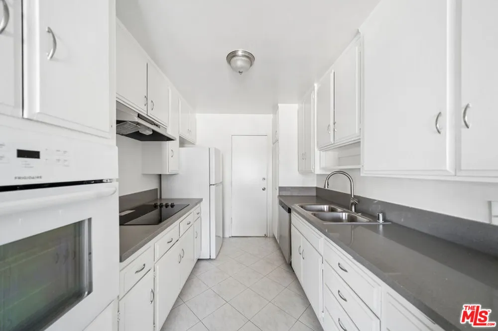 105 S Orlando Avenue #201 Los Angeles, CA 90048