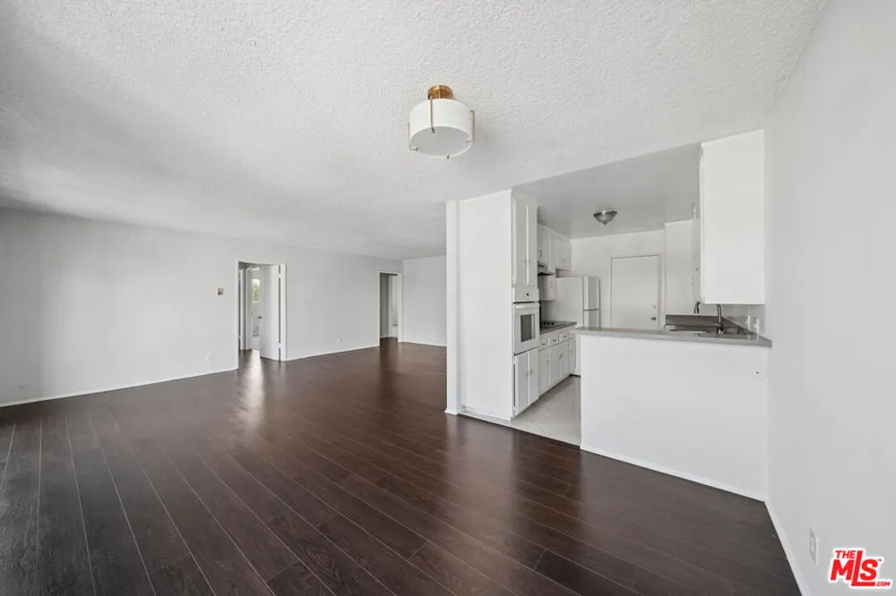 105 S Orlando Avenue #201 Los Angeles, CA 90048