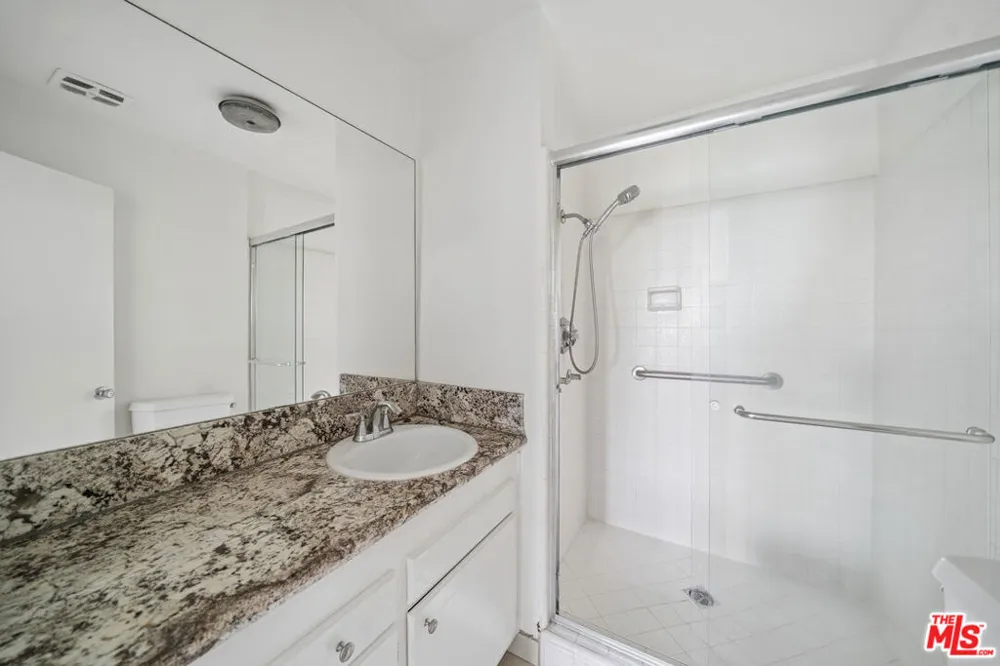 105 S Orlando Avenue #201 Los Angeles, CA 90048
