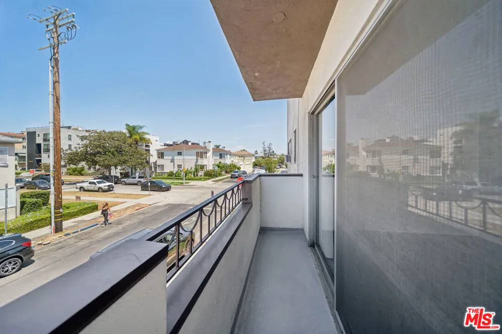 105 S Orlando Avenue #201 Los Angeles, CA 90048