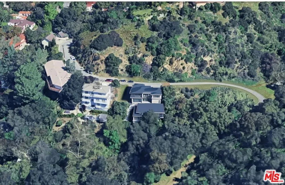2897 Greenwich Road Glendale, CA 91214