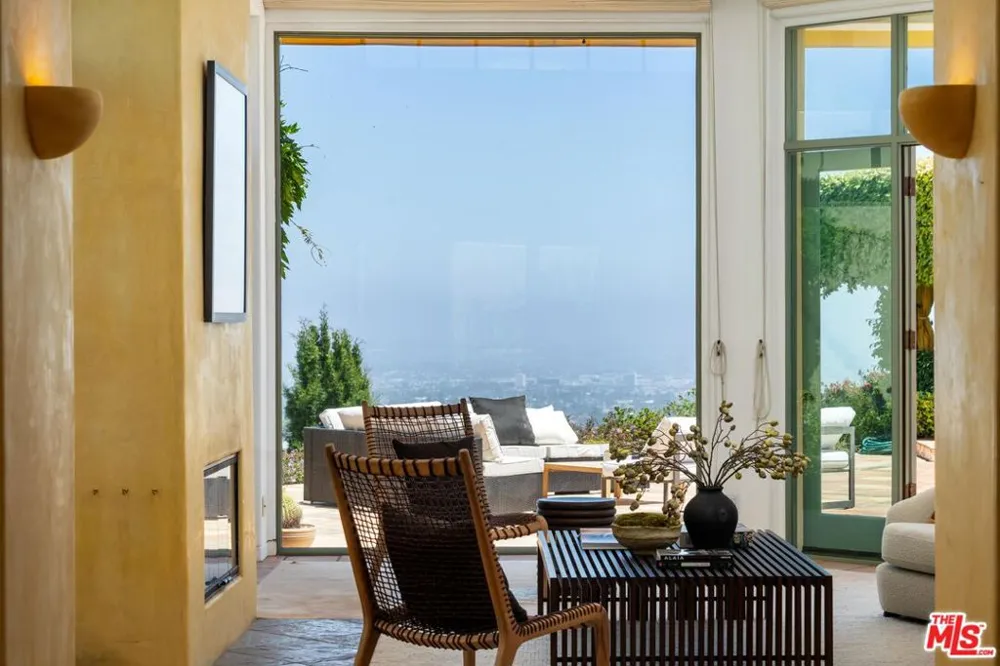 1058 Vista Grande Drive Pacific Palisades, CA 90272