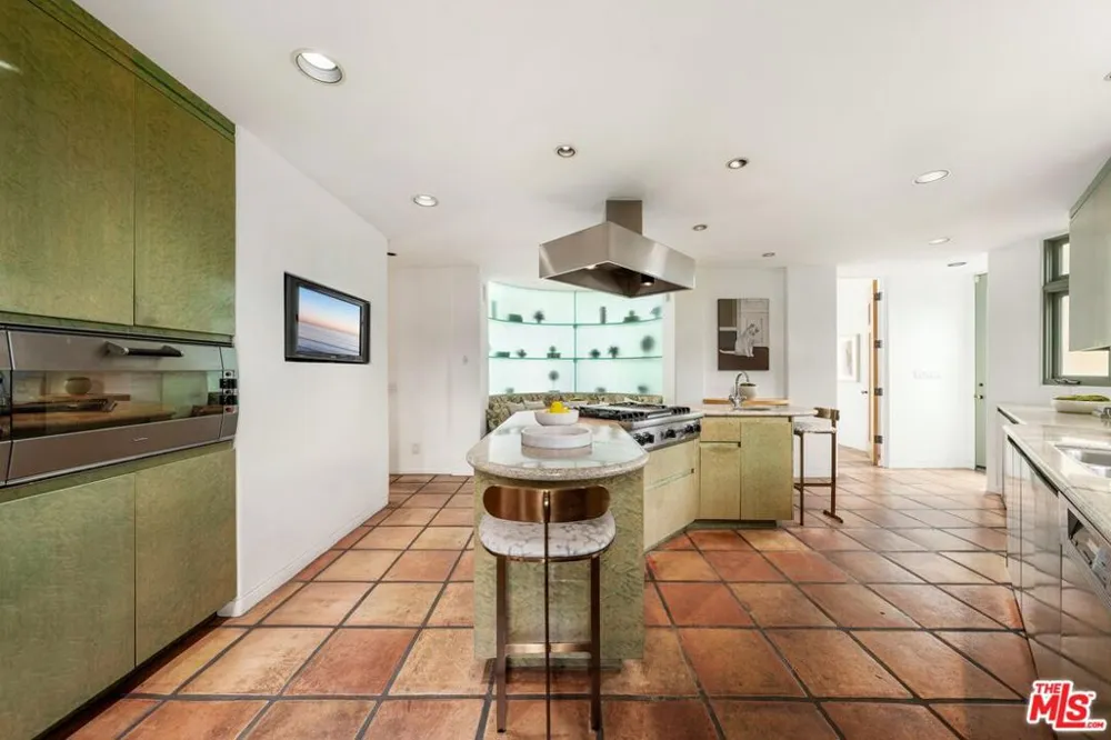 1058 Vista Grande Drive Pacific Palisades, CA 90272