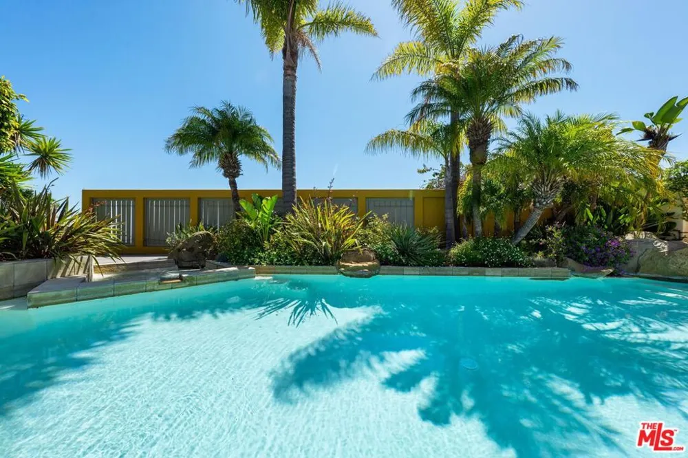 1058 Vista Grande Drive Pacific Palisades, CA 90272