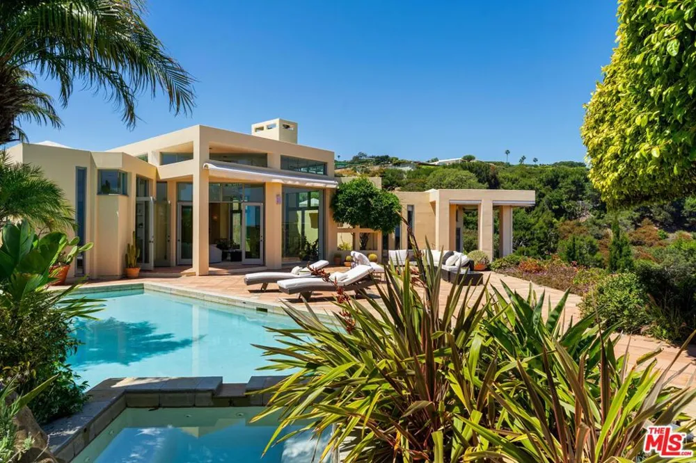 1058 Vista Grande Drive Pacific Palisades, CA 90272