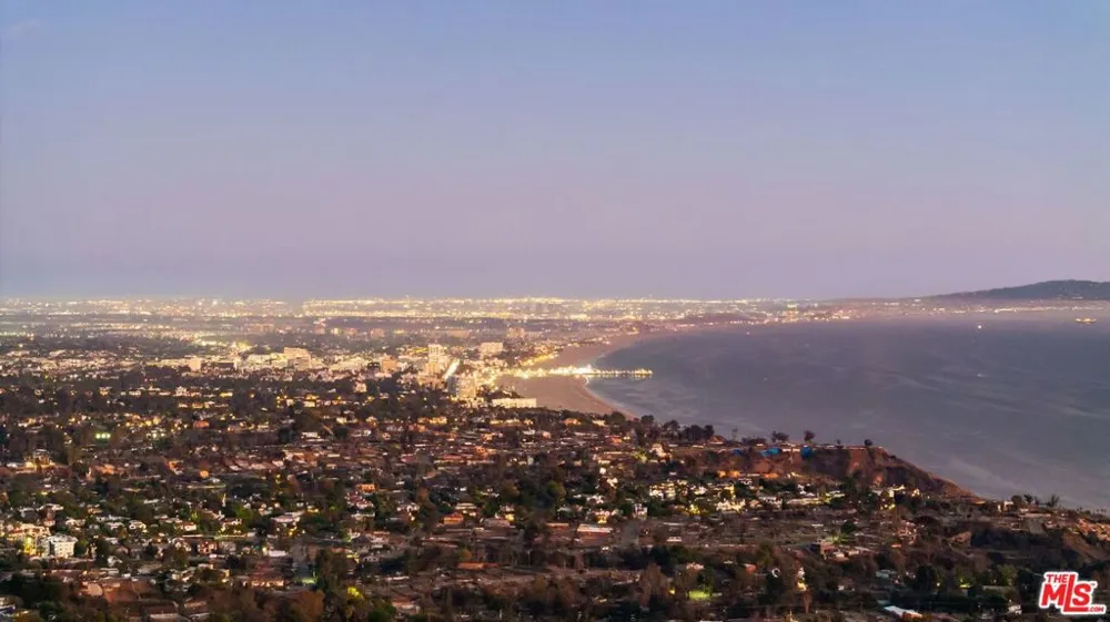 1058 Vista Grande Drive Pacific Palisades, CA 90272