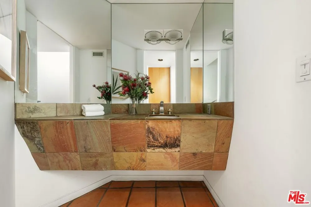 1058 Vista Grande Drive Pacific Palisades, CA 90272