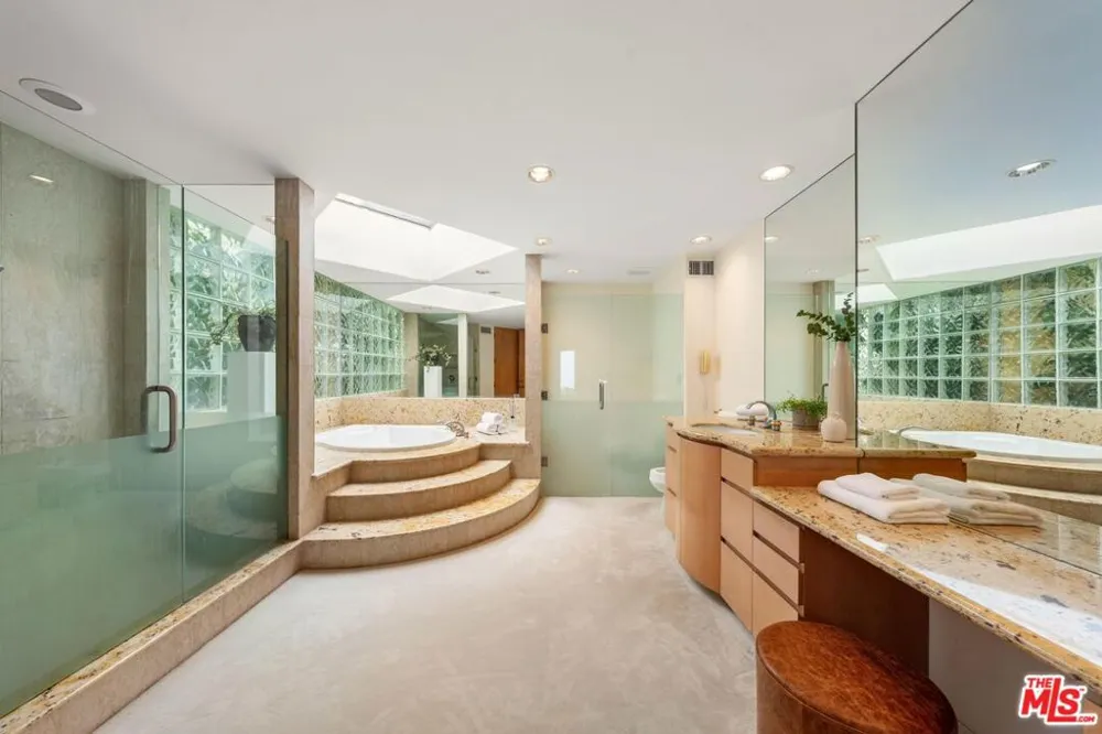 1058 Vista Grande Drive Pacific Palisades, CA 90272