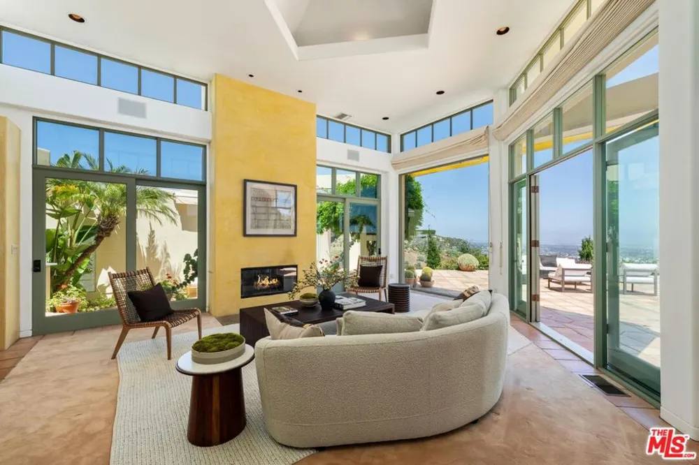 1058 Vista Grande Drive Pacific Palisades, CA 90272