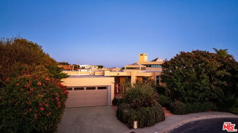 1058 Vista Grande Drive Pacific Palisades, CA 90272