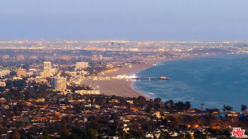 1058 Vista Grande Drive Pacific Palisades, CA 90272