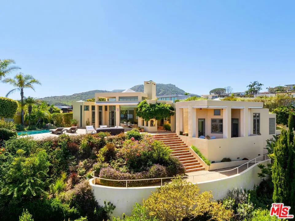 1058 Vista Grande Drive Pacific Palisades, CA 90272