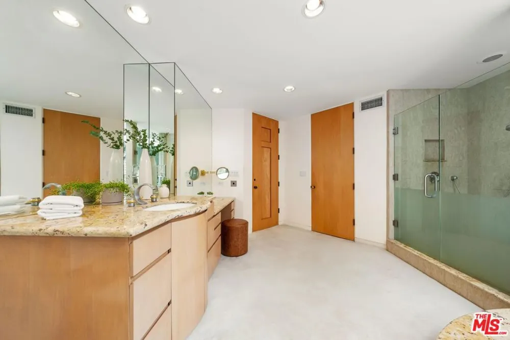 1058 Vista Grande Drive Pacific Palisades, CA 90272