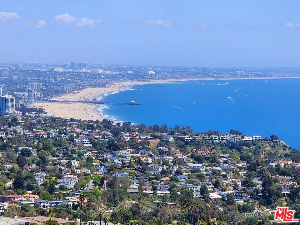 1058 Vista Grande Drive Pacific Palisades, CA 90272