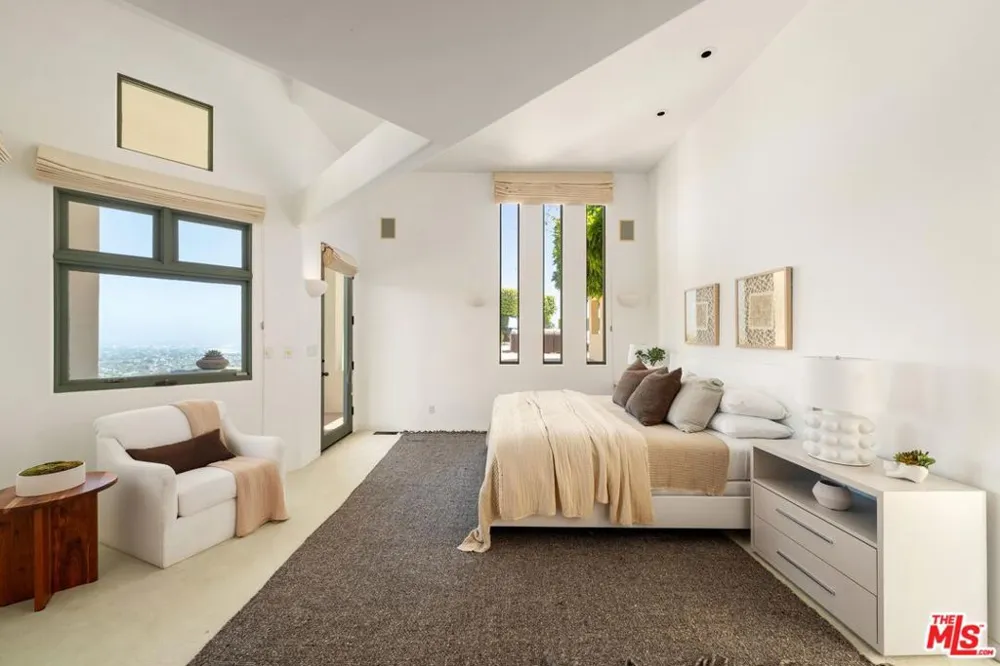 1058 Vista Grande Drive Pacific Palisades, CA 90272