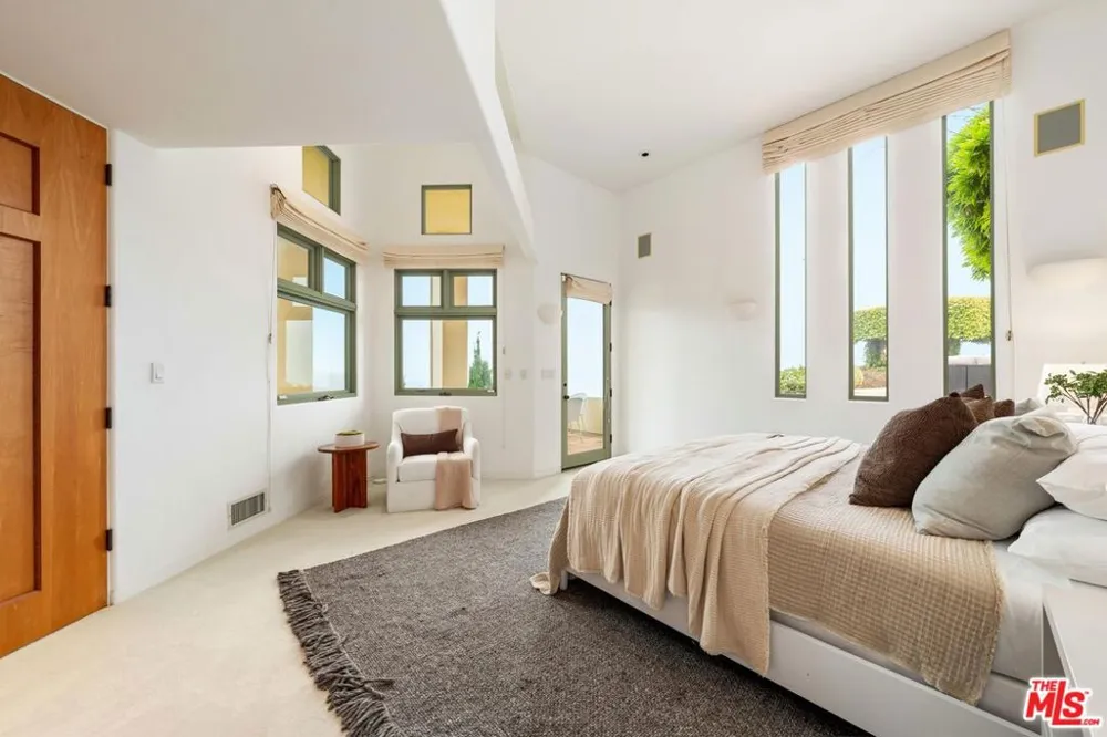 1058 Vista Grande Drive Pacific Palisades, CA 90272