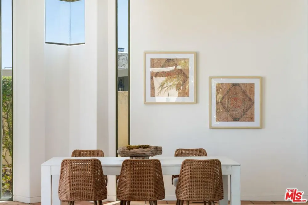 1058 Vista Grande Drive Pacific Palisades, CA 90272
