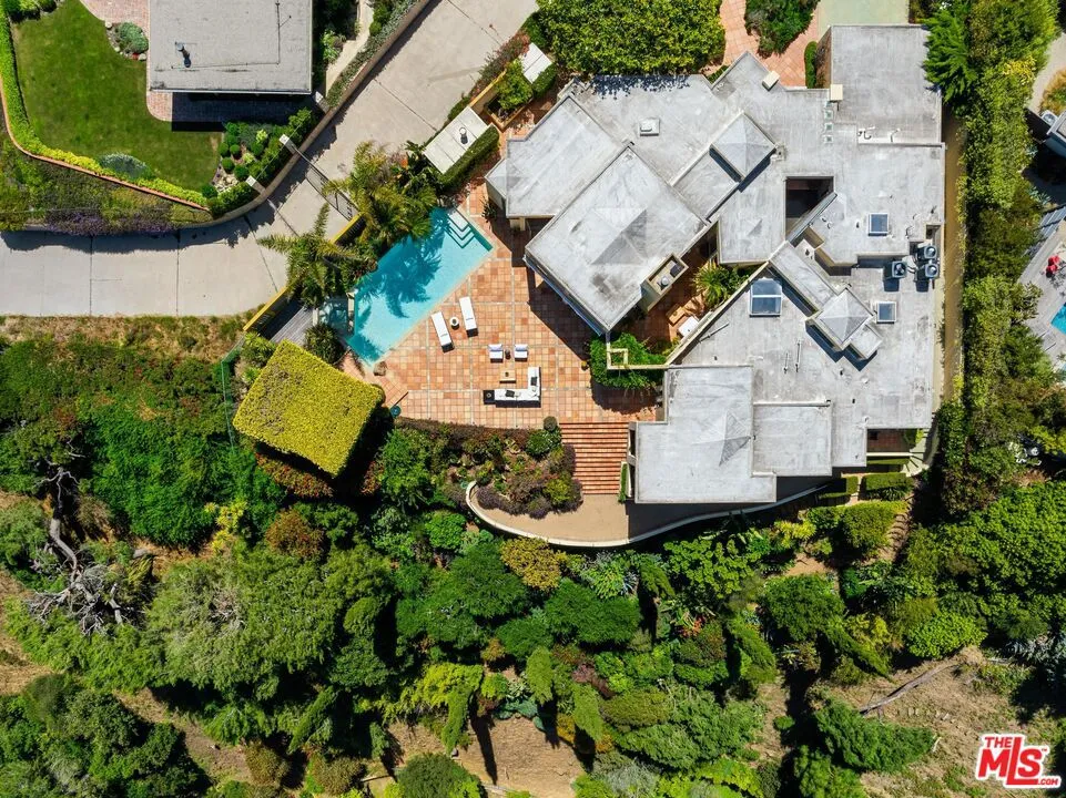 1058 Vista Grande Drive Pacific Palisades, CA 90272