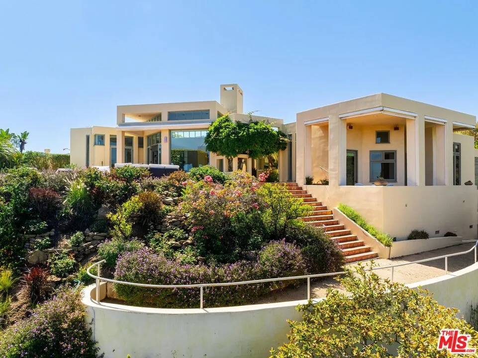 1058 Vista Grande Drive Pacific Palisades, CA 90272