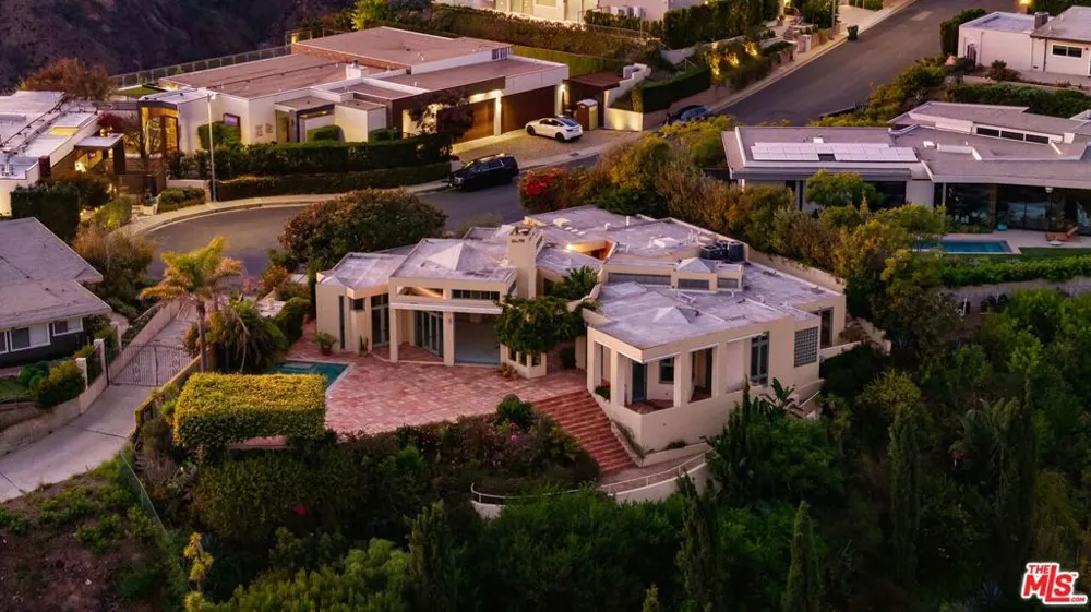1058 Vista Grande Drive Pacific Palisades, CA 90272