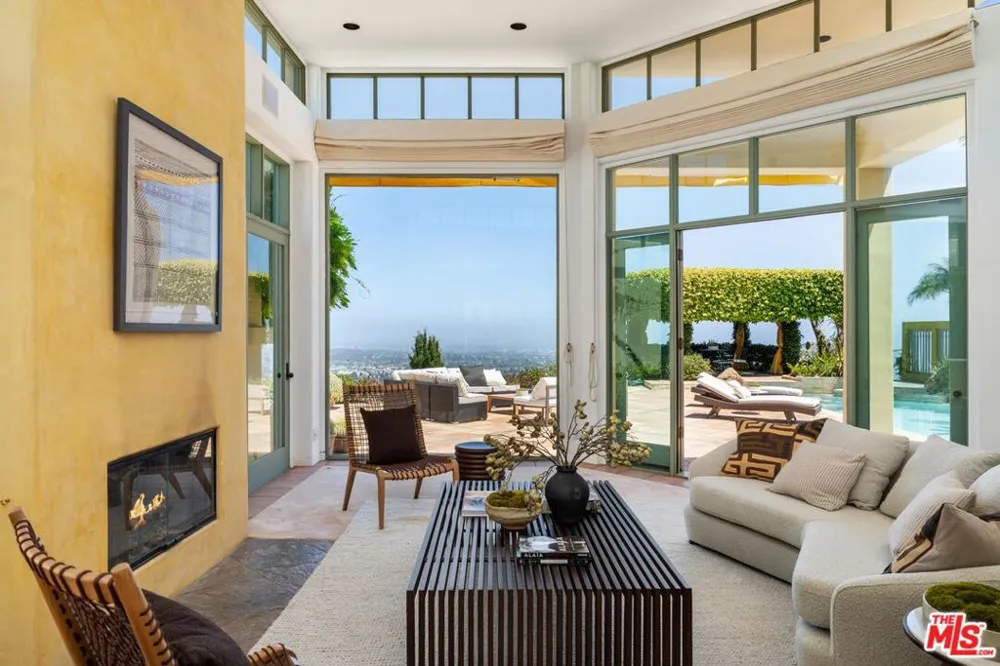 1058 Vista Grande Drive Pacific Palisades, CA 90272