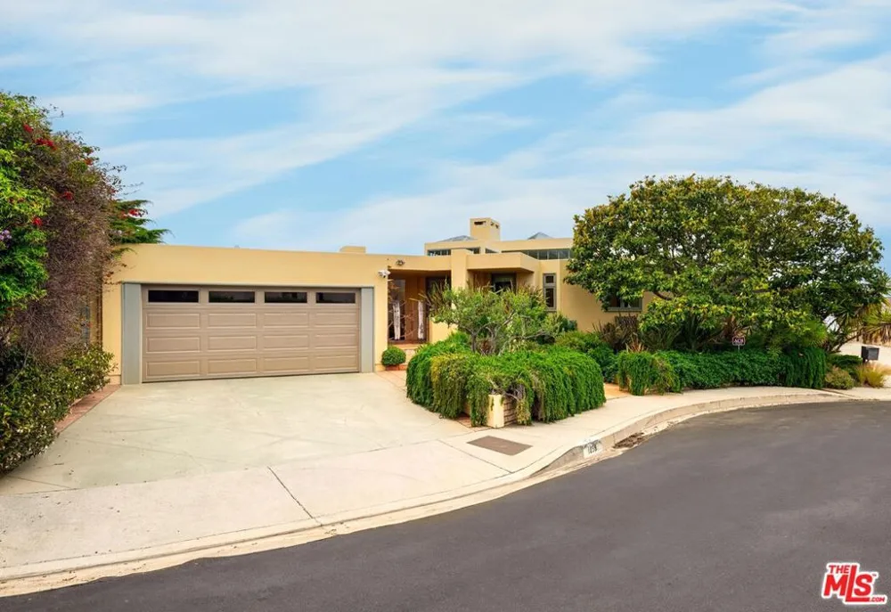 1058 Vista Grande Drive Pacific Palisades, CA 90272