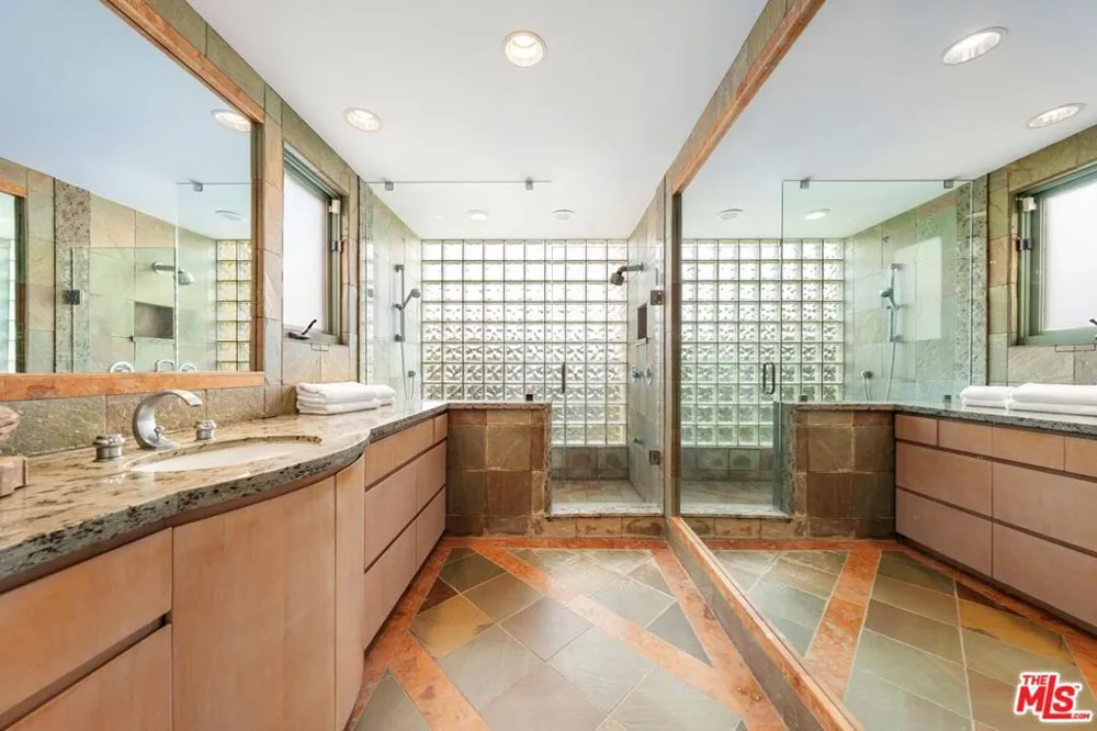 1058 Vista Grande Drive Pacific Palisades, CA 90272