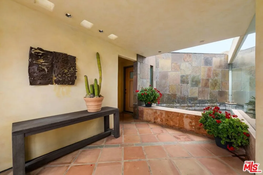 1058 Vista Grande Drive Pacific Palisades, CA 90272