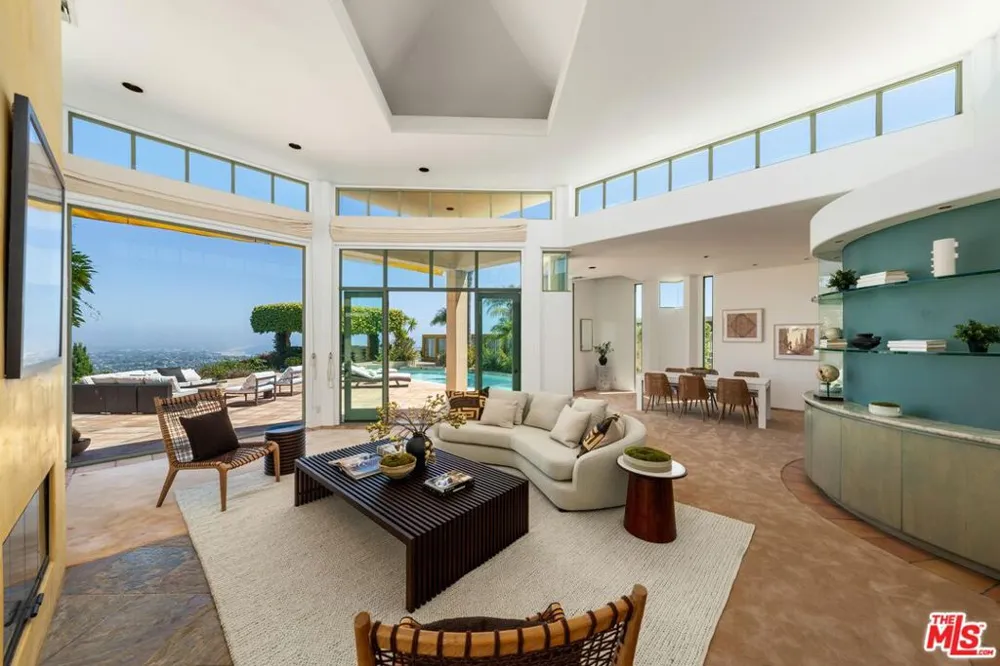 1058 Vista Grande Drive Pacific Palisades, CA 90272