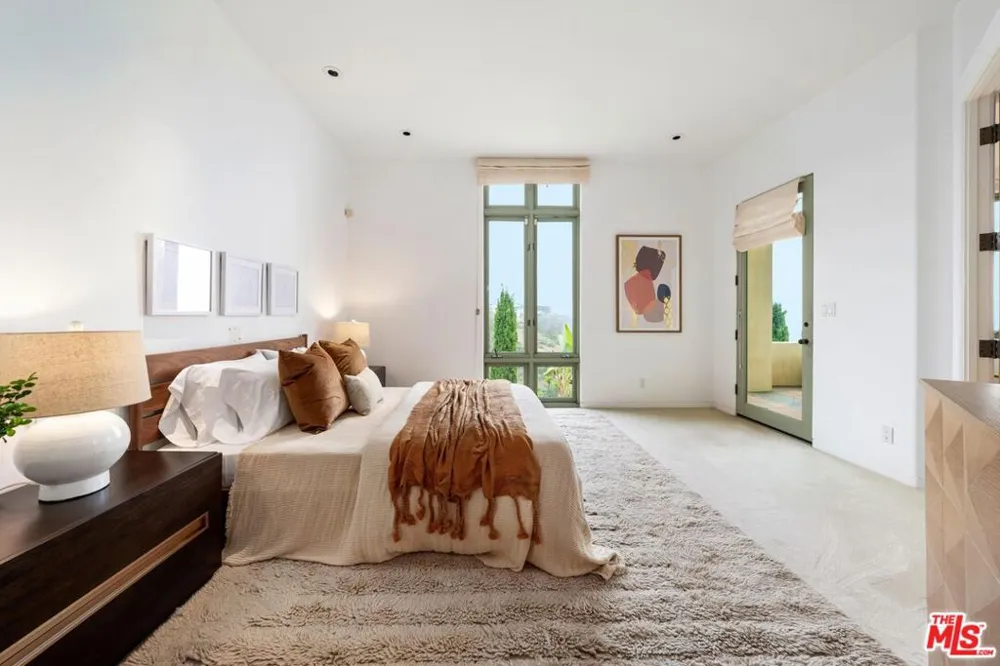 1058 Vista Grande Drive Pacific Palisades, CA 90272