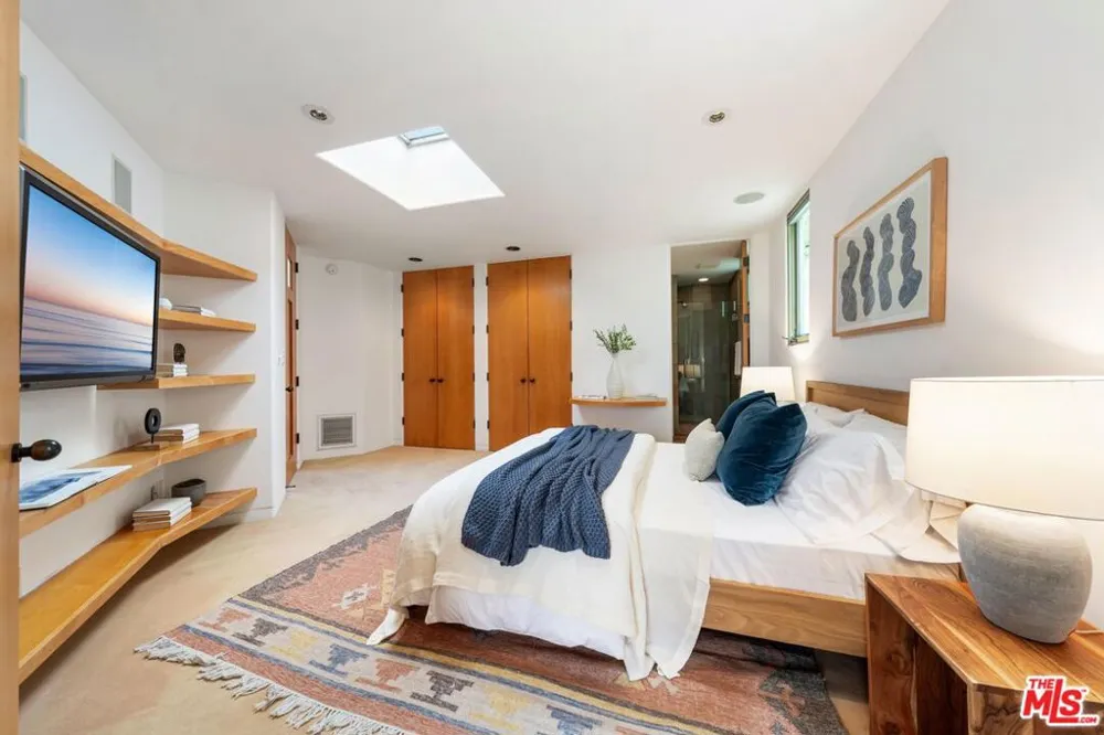 1058 Vista Grande Drive Pacific Palisades, CA 90272