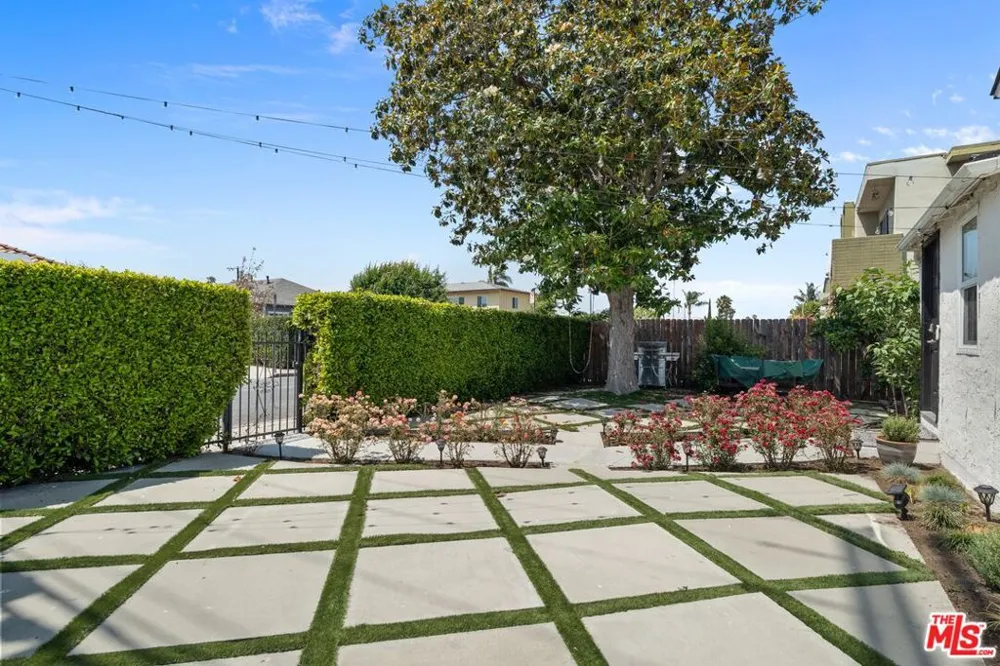 1978 S Holt Avenue Los Angeles, CA 90034