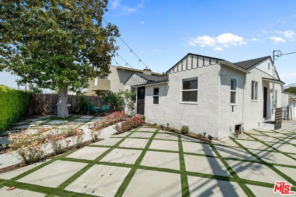 1978 S Holt Avenue Los Angeles, CA 90034