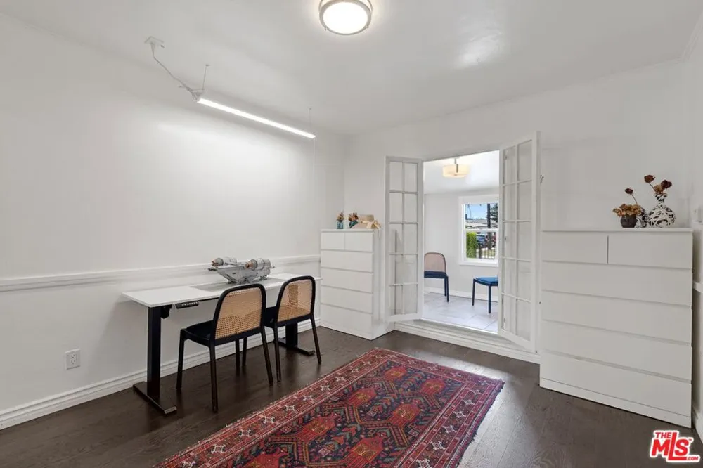1978 S Holt Avenue Los Angeles, CA 90034