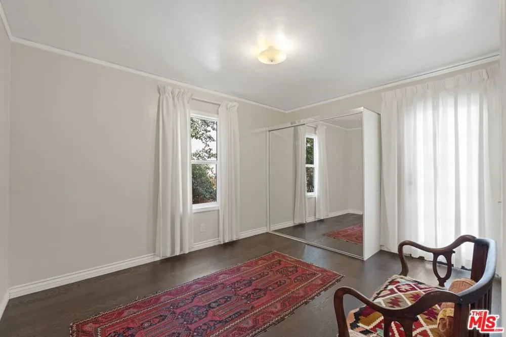 1978 S Holt Avenue Los Angeles, CA 90034
