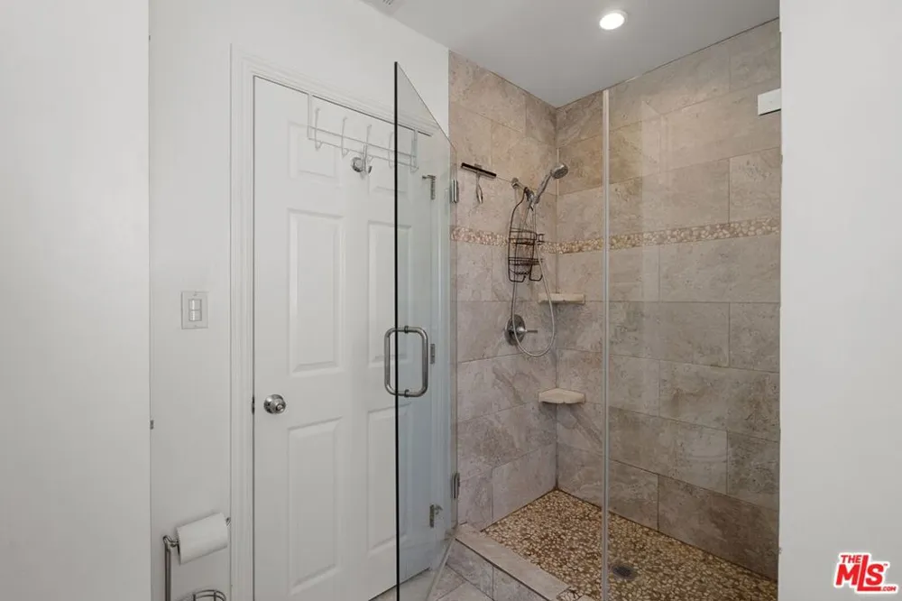 1978 S Holt Avenue Los Angeles, CA 90034