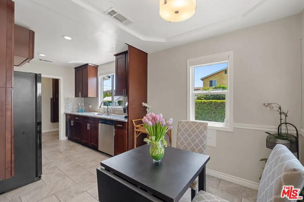 1978 S Holt Avenue Los Angeles, CA 90034