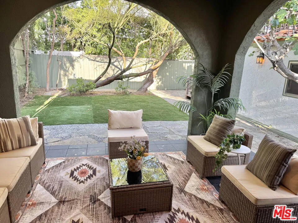 636 Curson Avenue Los Angeles, CA 90036