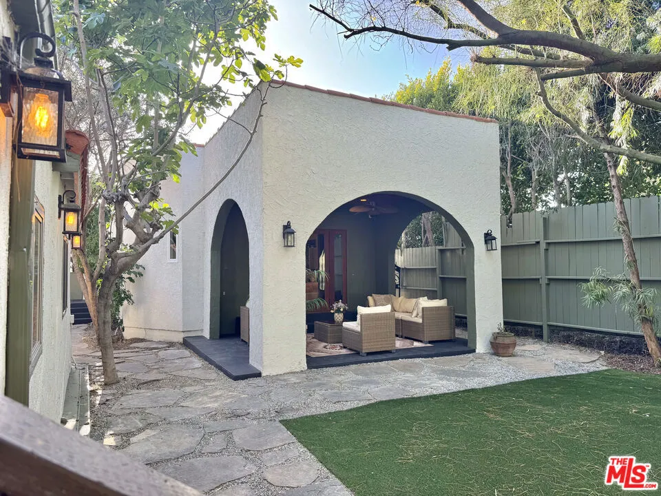 636 Curson Avenue Los Angeles, CA 90036