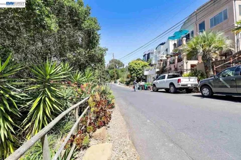 Outlook Ave