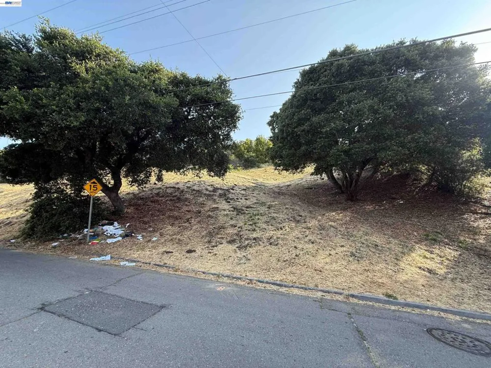 Outlook Ave Oakland, CA 94608