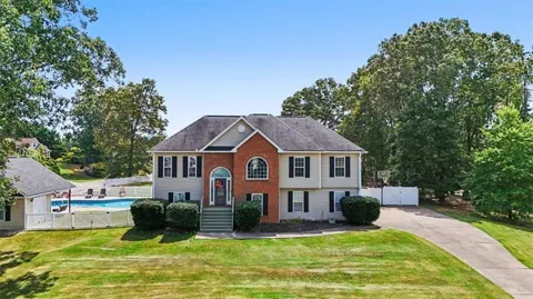 36 Valley Edge Drive