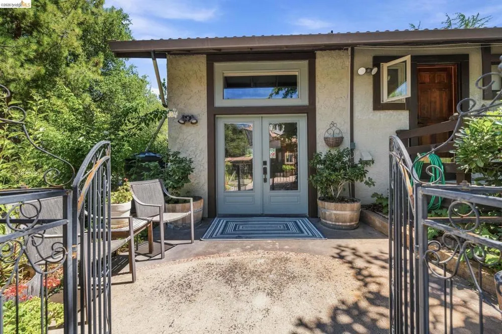 22890 MOUNT HOLLY LN Columbia, CA 95310