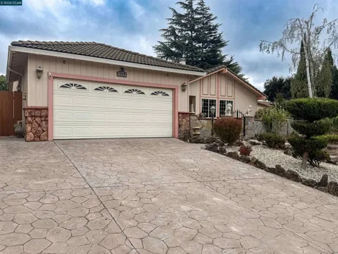 1220 Fascination Cir