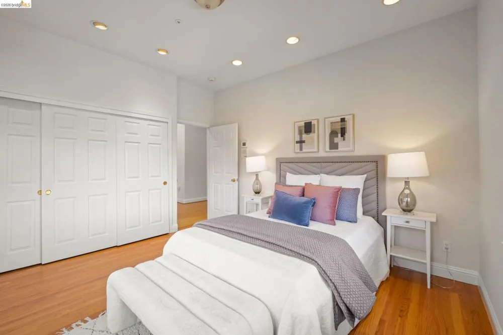 6070 Mazuela Dr Oakland, CA 94611