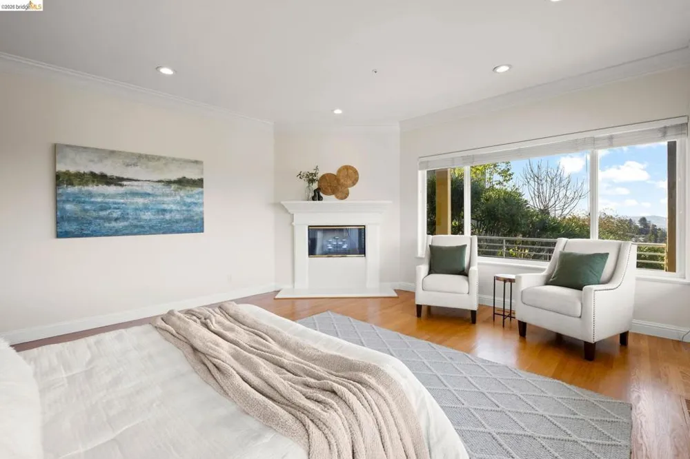 6070 Mazuela Dr Oakland, CA 94611