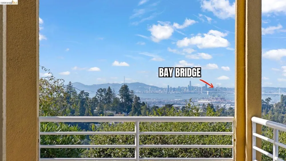 6070 Mazuela Dr Oakland, CA 94611