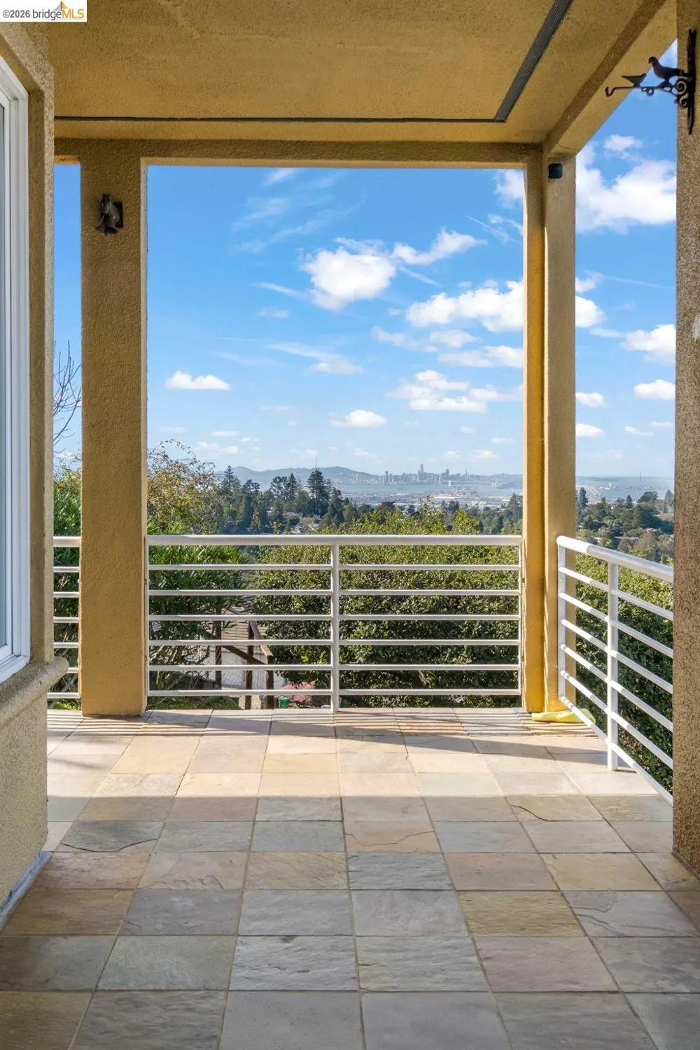 6070 Mazuela Dr Oakland, CA 94611