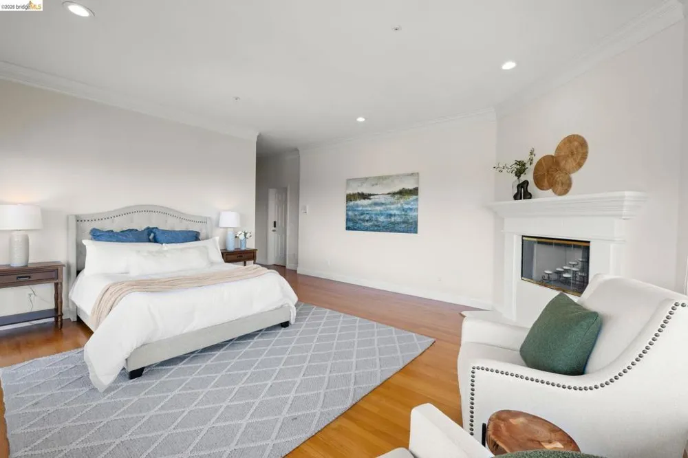 6070 Mazuela Dr Oakland, CA 94611