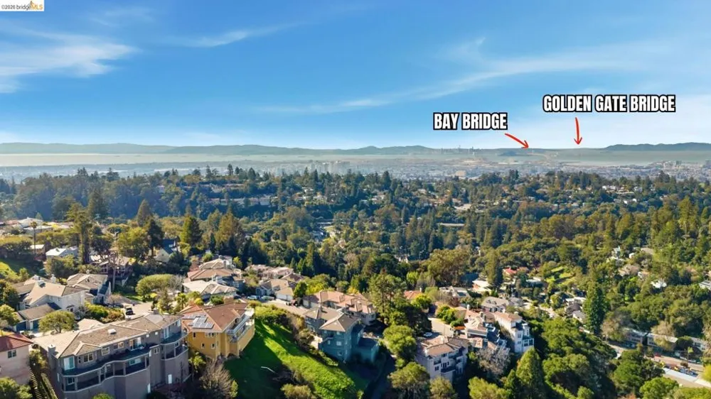 6070 Mazuela Dr Oakland, CA 94611